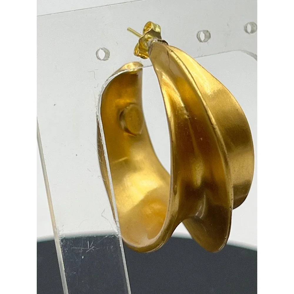 Kenneth Lane KJL Vintage Gold Tone Wider Hoop Clip on Earring  * Single - Picture 3 of 13
